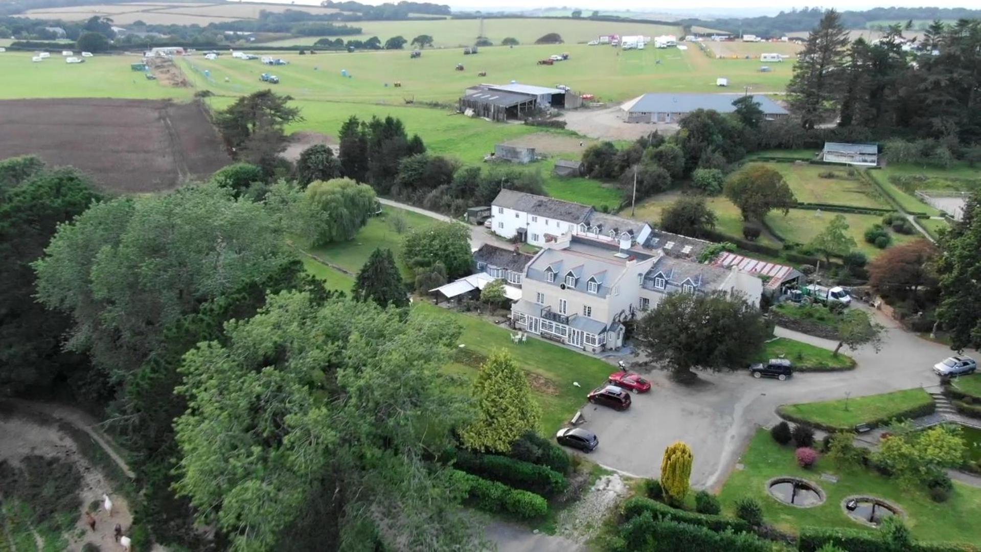 No 4 Trelawney Apartment - Onsite Bar - Restaurant - Horse Riding Menheniot Extérieur photo