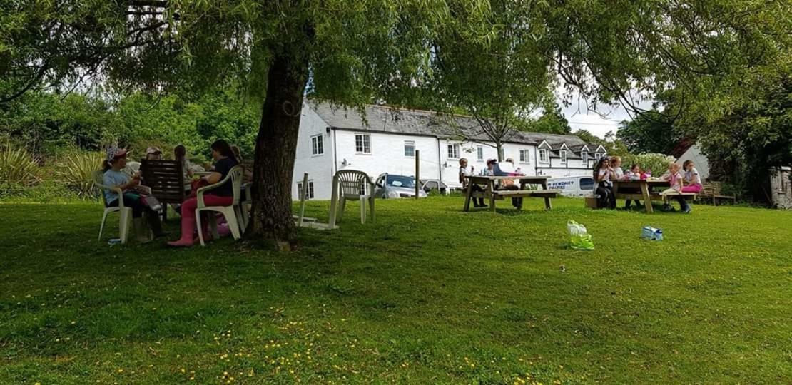 No 4 Trelawney Apartment - Onsite Bar - Restaurant - Horse Riding Menheniot Extérieur photo
